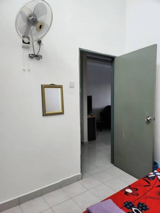فيلا D'Haja 61 Klia Sepang With 3 Airconds & Wifi بانتينغ المظهر الخارجي الصورة