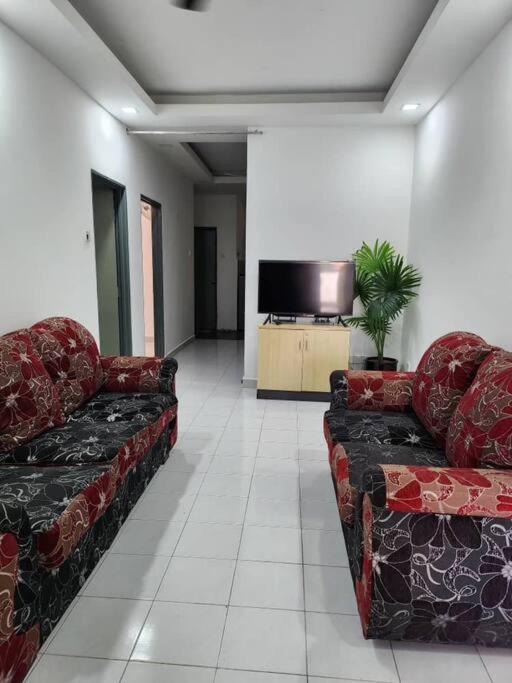 فيلا D'Haja 61 Klia Sepang With 3 Airconds & Wifi بانتينغ المظهر الخارجي الصورة