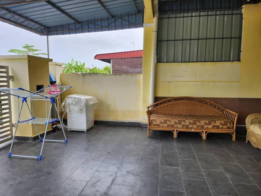 فيلا D'Haja 61 Klia Sepang With 3 Airconds & Wifi بانتينغ المظهر الخارجي الصورة